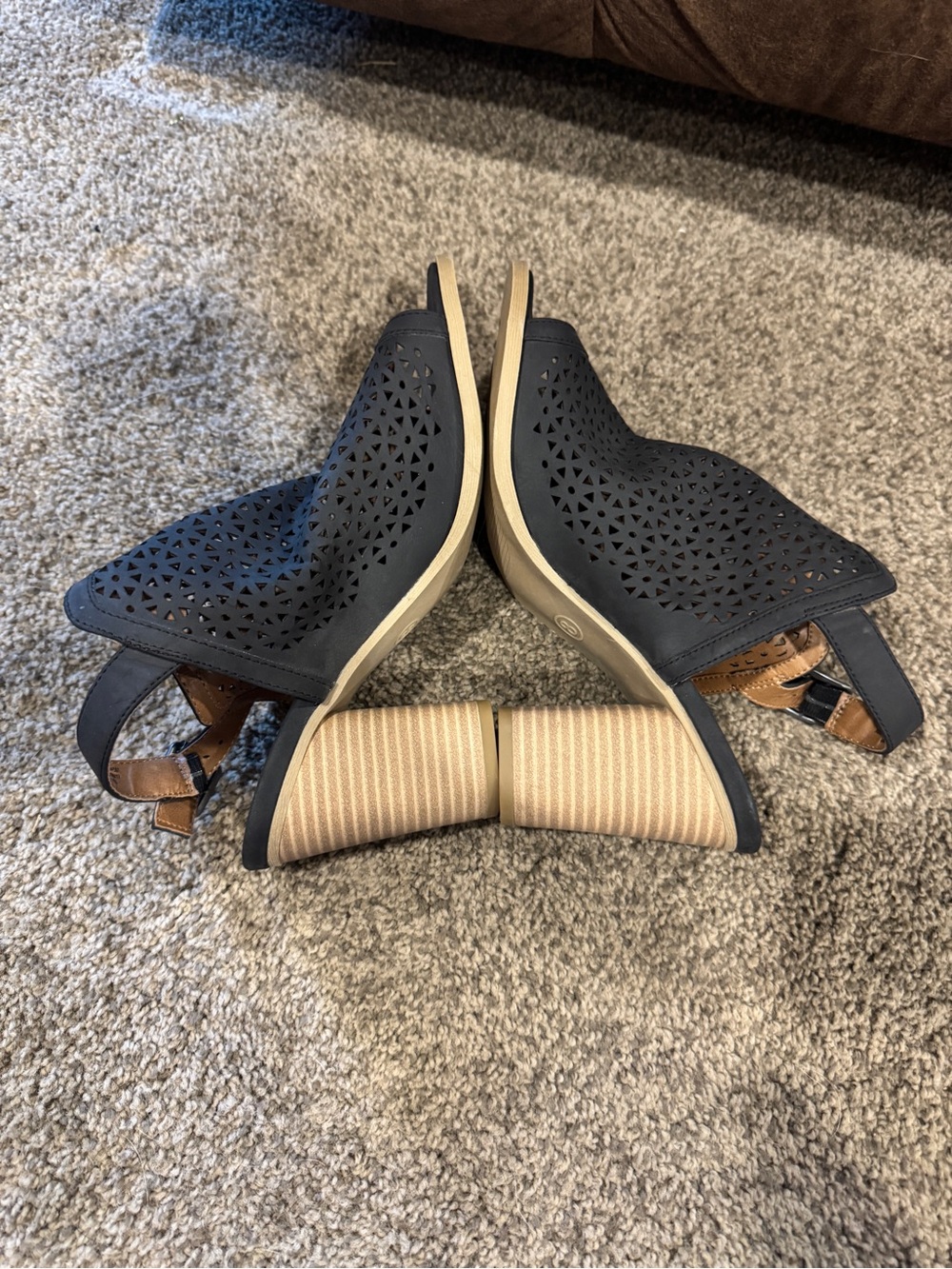 Universal Thread Black Laser-Cut Open-Toe Wedge Sandals with Ankle Strap - Picture 5 of 8